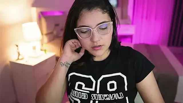 Camilaa_bueno from StripChat is Freechat