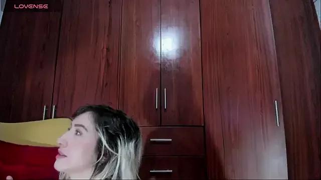 carly_grasso from StripChat is Freechat