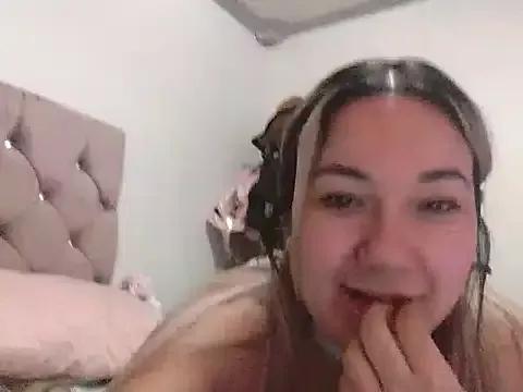 Photos of caro_1506 from StripChat is Freechat