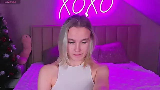 Carolin_Miller from StripChat is Freechat