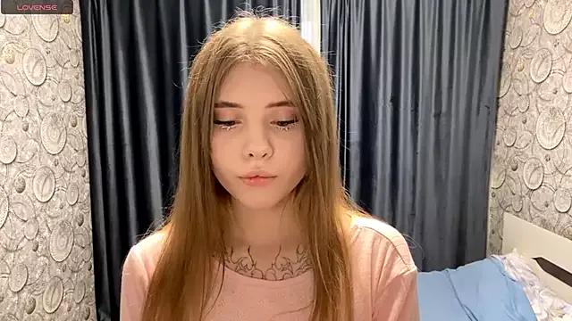 CarolinePepper from StripChat is Freechat