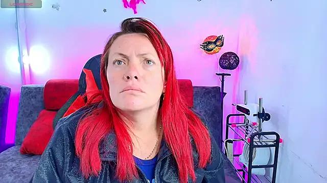 carolinhe_ from StripChat is Freechat