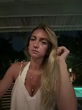 ChasingSunsets-Quinn from StripChat is Freechat