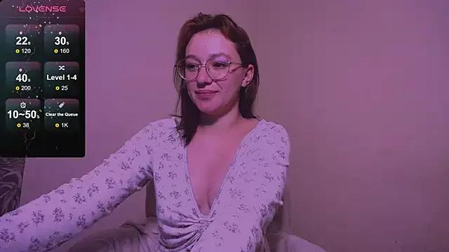 Chloe_strip from StripChat is Freechat
