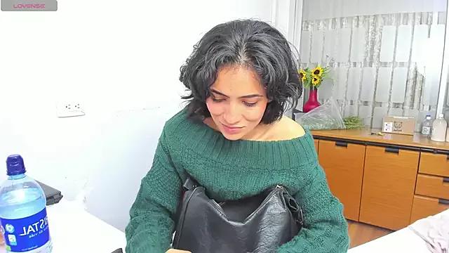 chloehanna from StripChat is Freechat