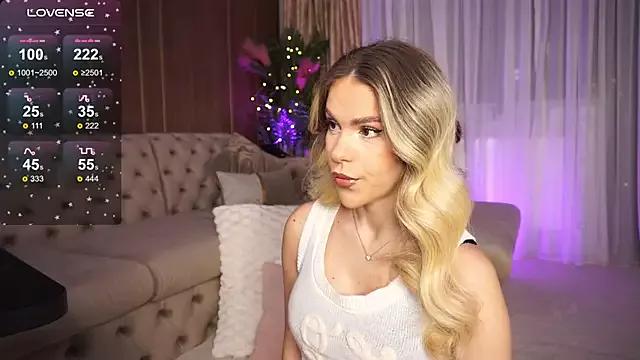 ChloeVelvetx from StripChat is Freechat