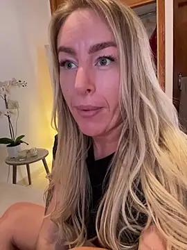 ChristinaSiemone from StripChat is Freechat