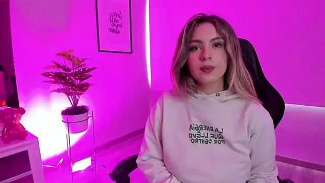 Cloee_Rainbow1 from StripChat is Freechat
