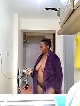 Coco_squirter from StripChat is Freechat