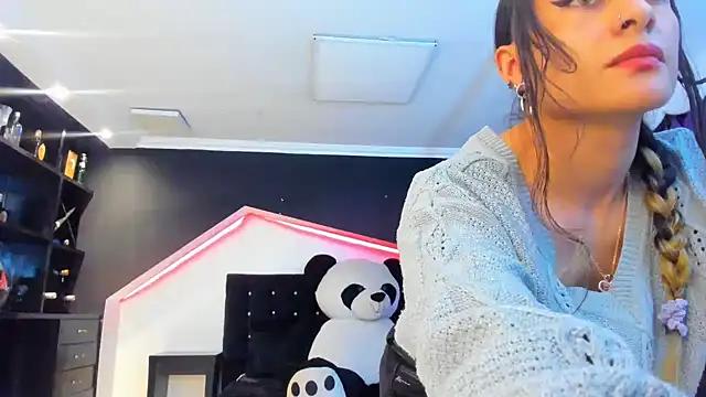Coral_Gibson from StripChat is Freechat