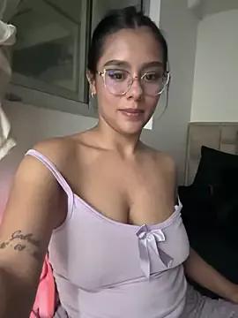 Coral_lee from StripChat is Freechat