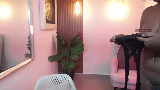 Coral_Lise from StripChat is Freechat