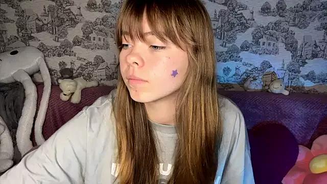 CoralinaEastoy from StripChat is Freechat