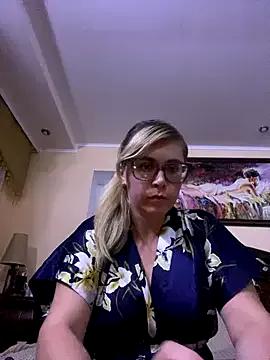 Crystal00Girl from StripChat is Freechat