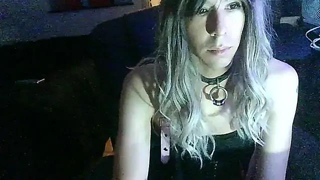 crystalxh from StripChat is Freechat