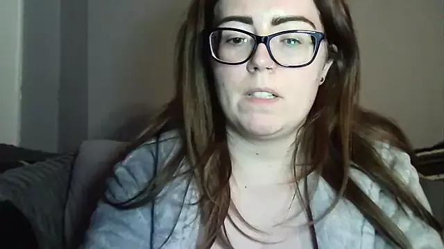 Curvy-BellaX from StripChat is Freechat