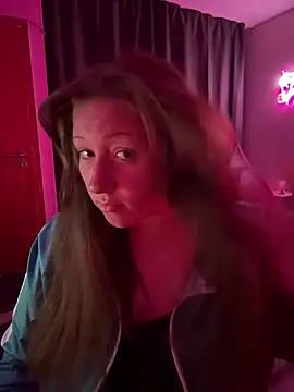 CurvyAlexaa from StripChat is Freechat