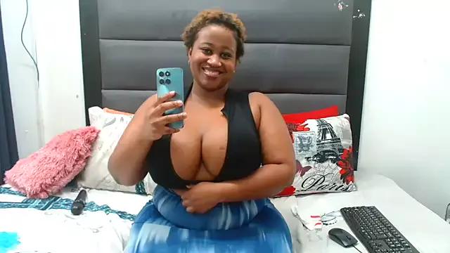 CURVYBUBBLEZ from StripChat is Freechat