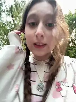 cuteperseon from StripChat is Freechat