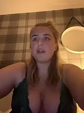 CutieCurvyGirlxo from StripChat is Freechat