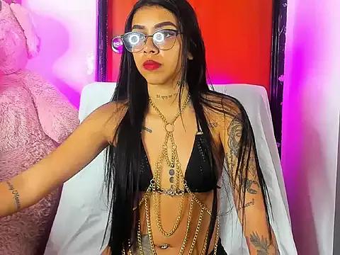 dahiiangomezz from StripChat is Freechat