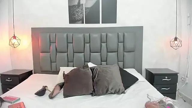 dakota_roussee from StripChat is Freechat