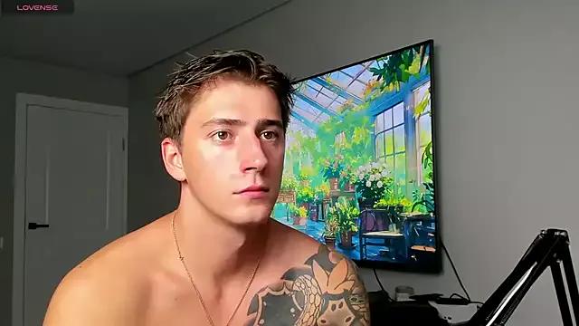 DaniHort from StripChat is Freechat