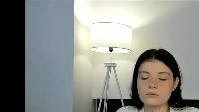 DelilahNifong from StripChat is Freechat
