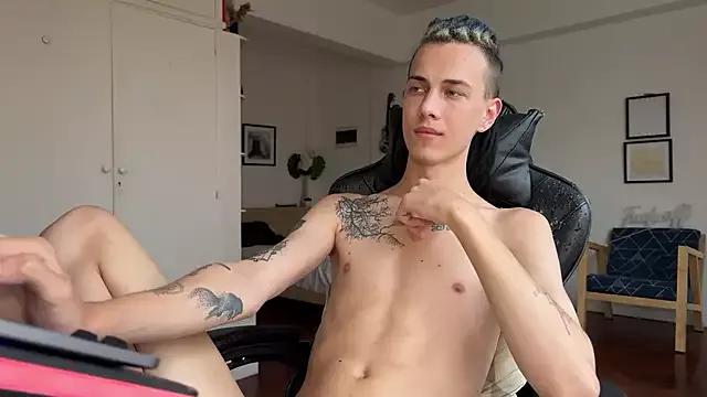 Den_BlueXx from StripChat is Freechat