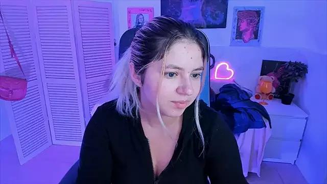 DiaAngell from StripChat is Freechat