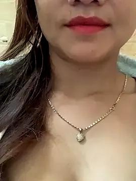 Diana-sexyy from StripChat is Freechat