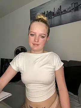 DieBlondeHannah from StripChat is Freechat