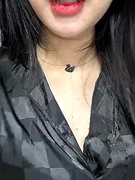 Dolly282 from StripChat is Freechat
