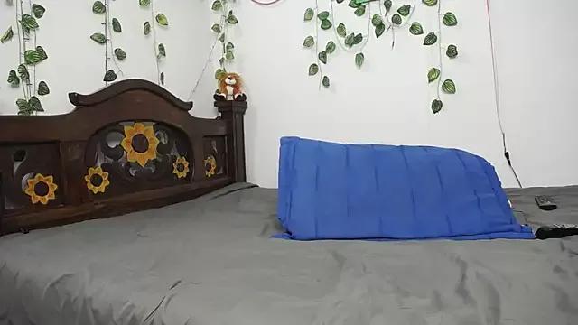 DominaLeona from StripChat is Freechat