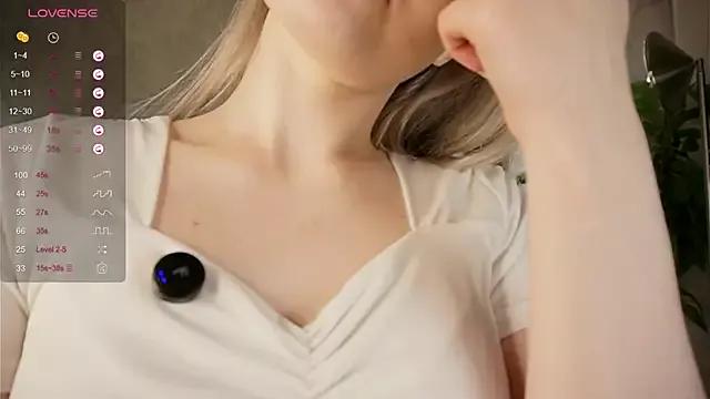 DominoFollin from StripChat is Freechat