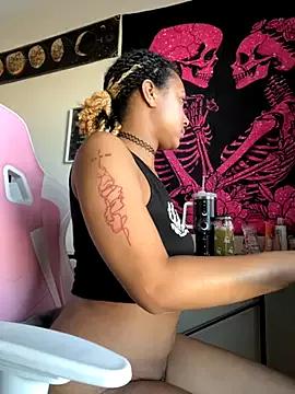 DreaLaLuna from StripChat is Freechat
