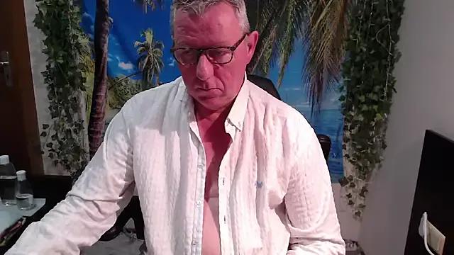 Dutch_Daddy from StripChat is Freechat