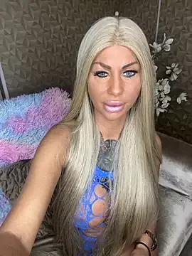 Dutchhbarbie from StripChat is Freechat