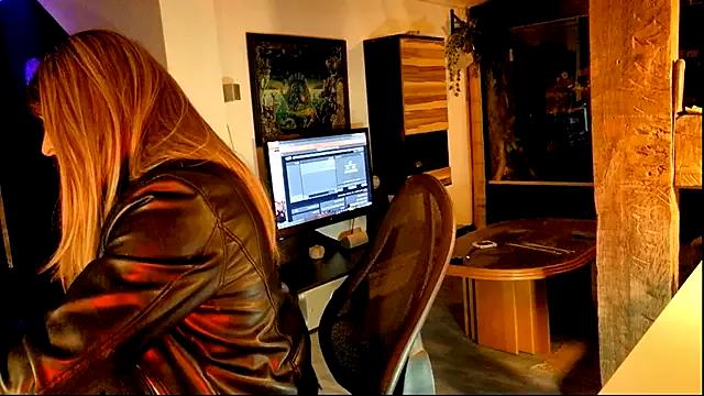 DYasmin69 from StripChat is Freechat