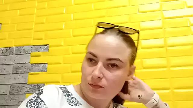 ElenaMaeer from StripChat is Freechat