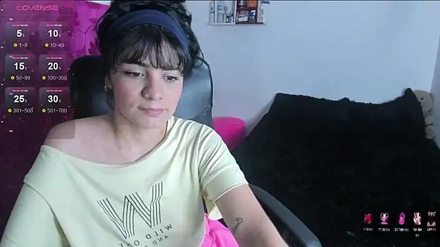 elissa_iris from StripChat is Freechat