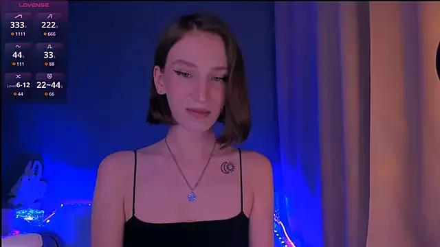 ellaamber from StripChat is Freechat