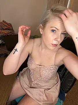 EllaSnow from StripChat