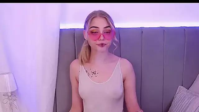 ElleNina from StripChat is Freechat