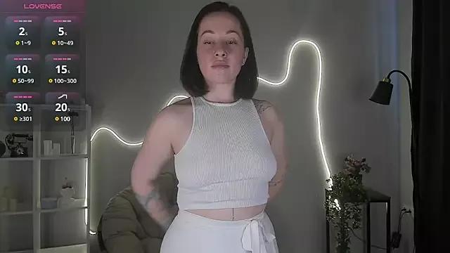 Elllie_peach from StripChat is Freechat
