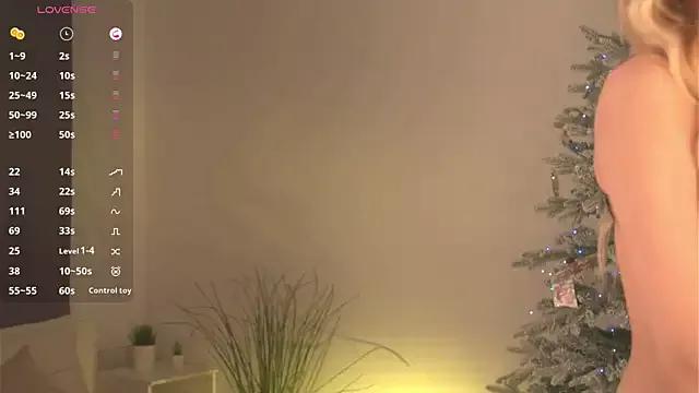 ellliefrost from StripChat is Freechat