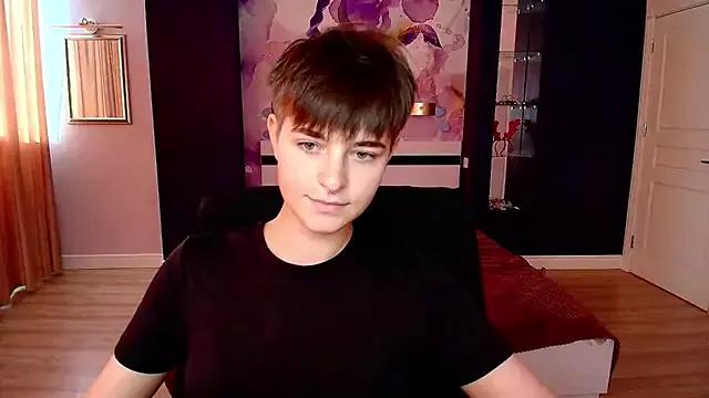 EmiliaYours from StripChat is Freechat