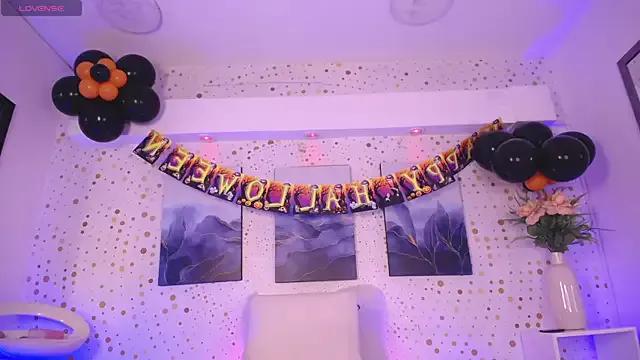 Emily_Vaughan from StripChat is Freechat