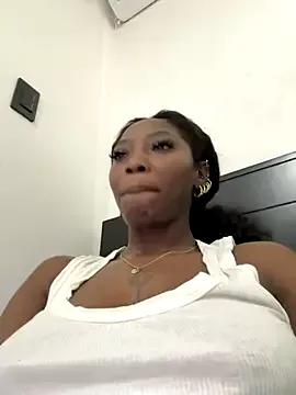 EmilyKisx from StripChat is Freechat