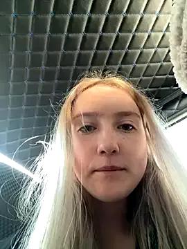 EmilyMood from StripChat is Freechat